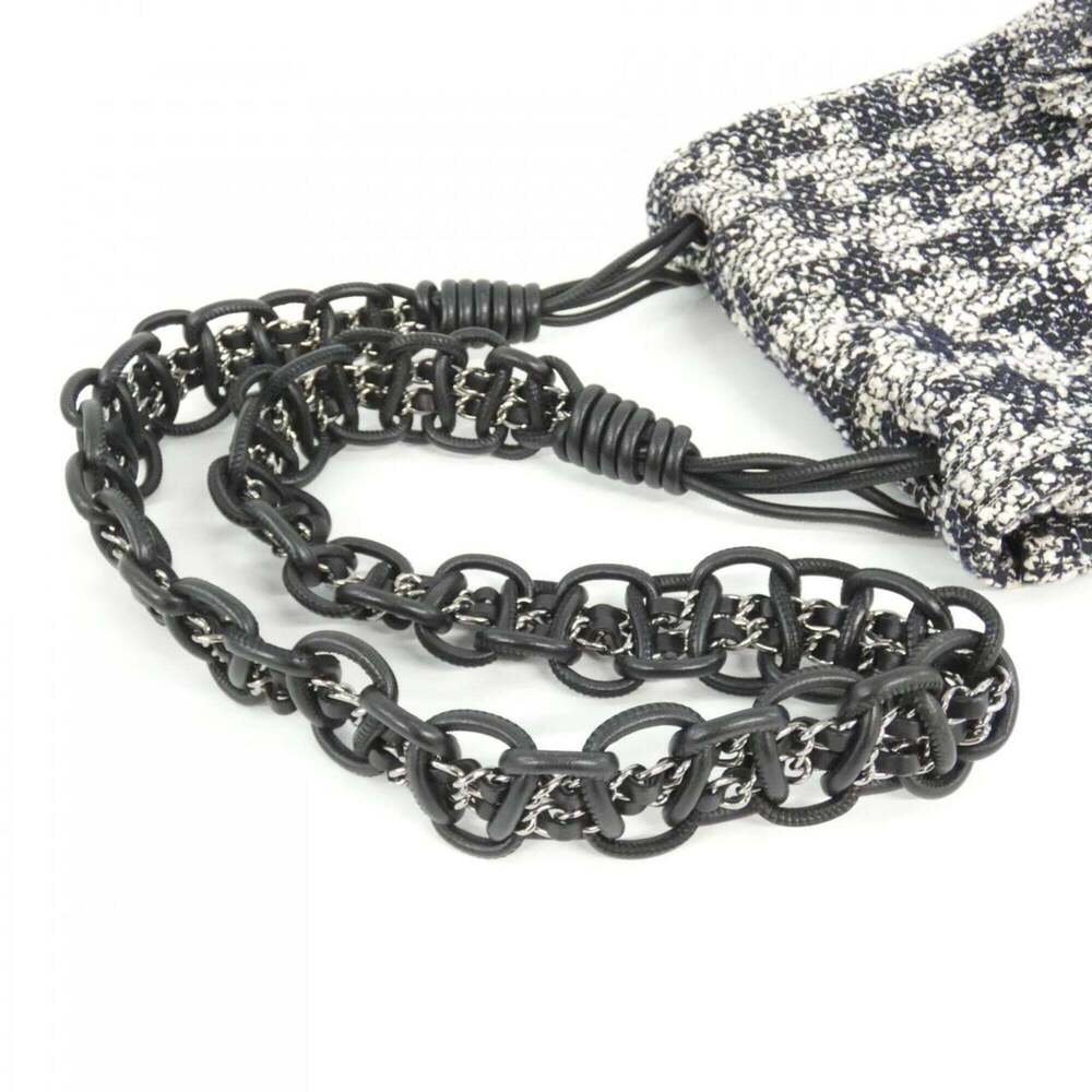 CHANEL Black Shoulder Bag - Picture 6 of 8